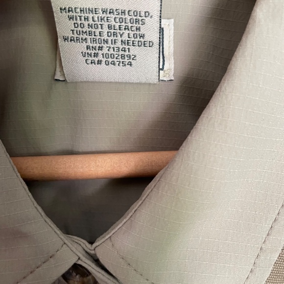 L.L. Bean Utility Button Down Shirt Large - Picture 6 of 6